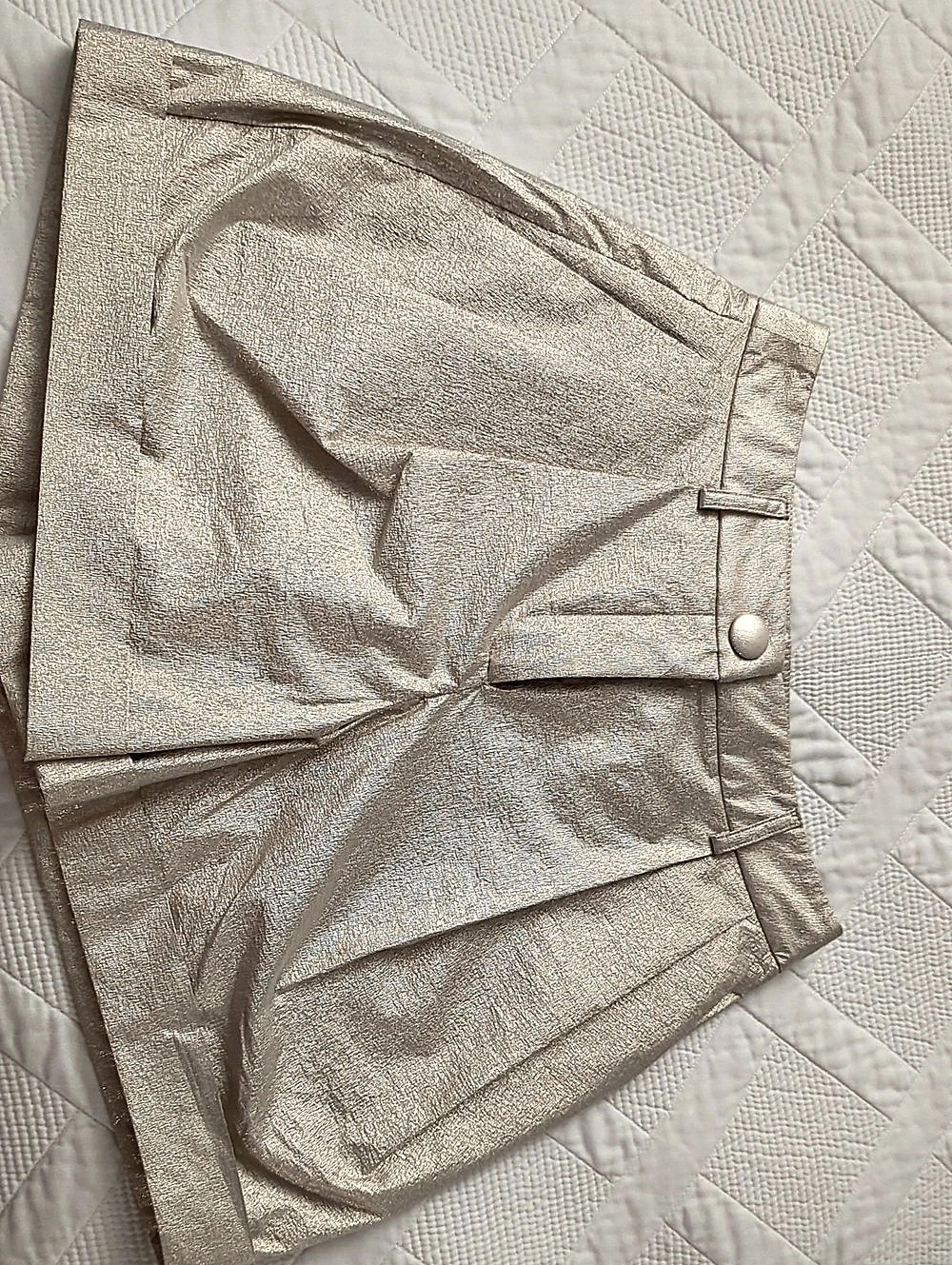 Boutique Moschino Metallic High Waist Shorts in Gold Size 4 Like New